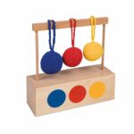 Stand para colgar pelotas tejidas de colores